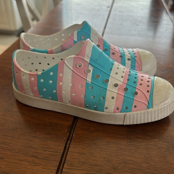 EUC Native slip ons - Picture 2 of 3